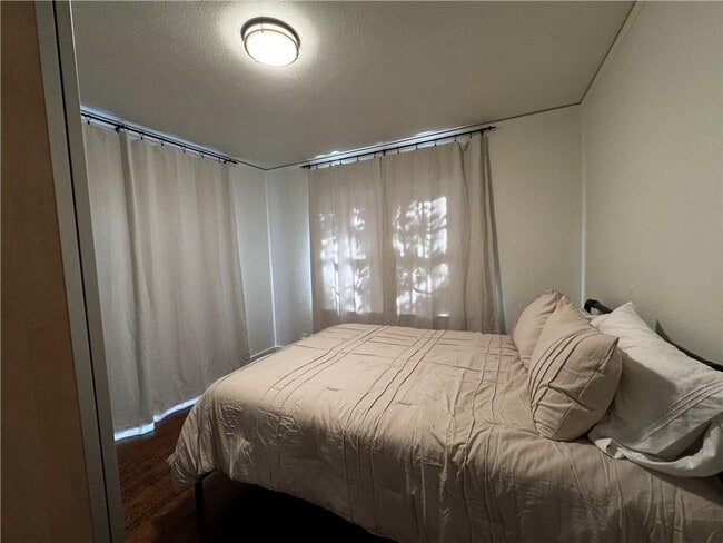 Building Photo - 610 N Olive Ave