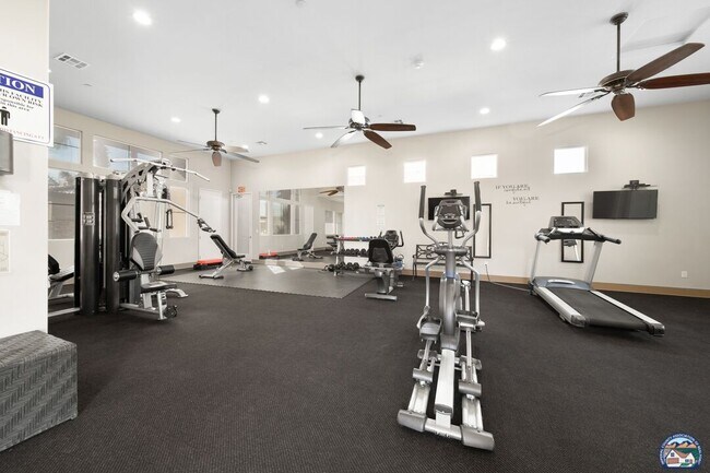 Building Photo - 315 Breezy Pl