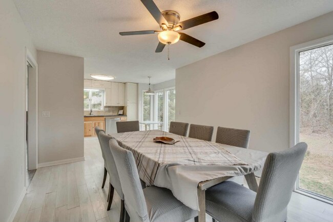 Building Photo - 5009 Emerald Dr