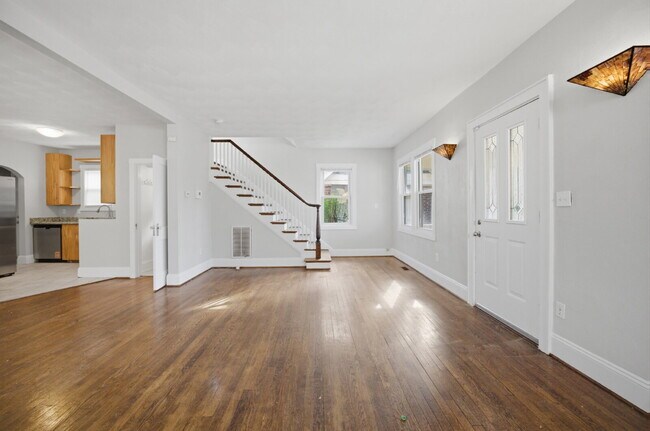 Building Photo - GORGEOUS 4 BED, 2.5 BATH HOME FOR RENT IN NORFOLK!