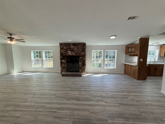 Building Photo - 10621 Parker Dr