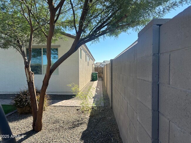 Building Photo - 18078 W Amber Ridge Way