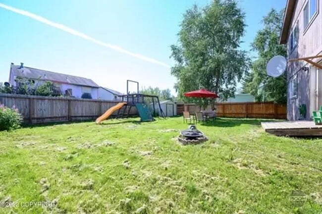Building Photo - Check out the private fenced backyard!