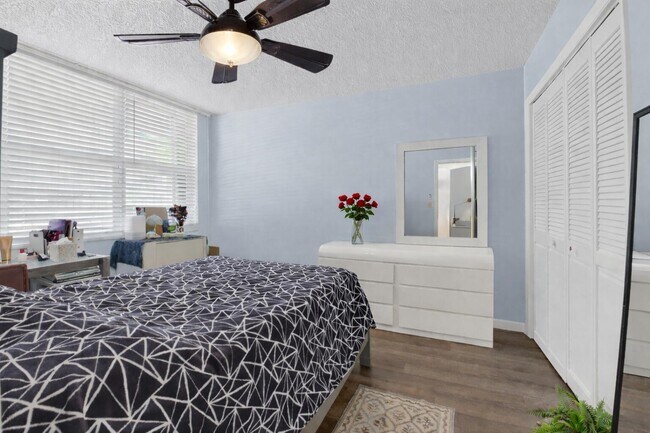 Building Photo - 931 Gardenia Dr