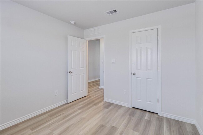 Building Photo - 1634 Comfy Wy