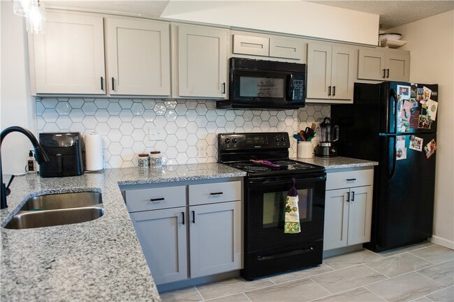 Building Photo - 1861 W Deane St