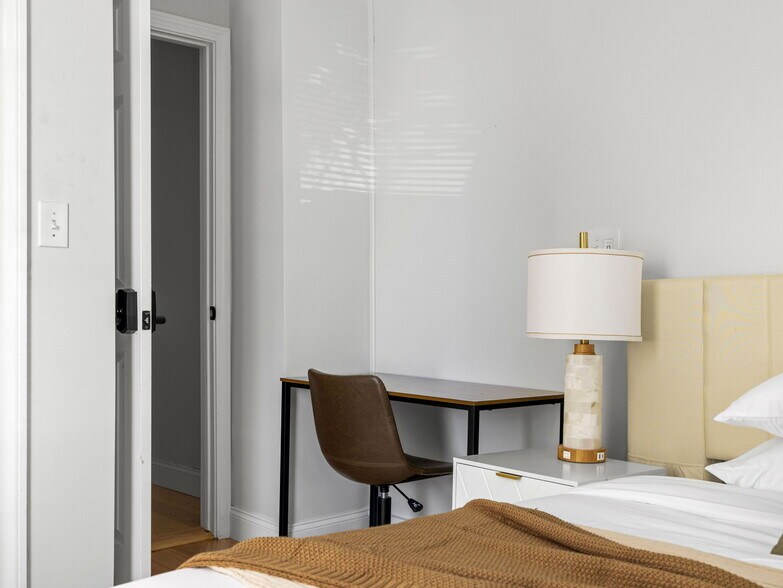 Building Photo - 110 Glen St