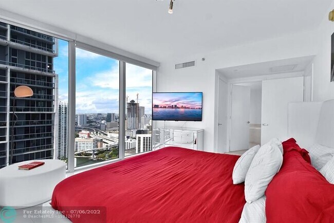 Building Photo - 475 Brickell Ave