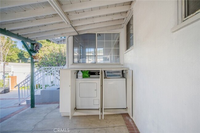 Building Photo - 10645 Mather Ave