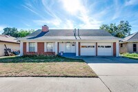 Building Photo - Spacious 4-Bedroom Home in Mature Neighborhood