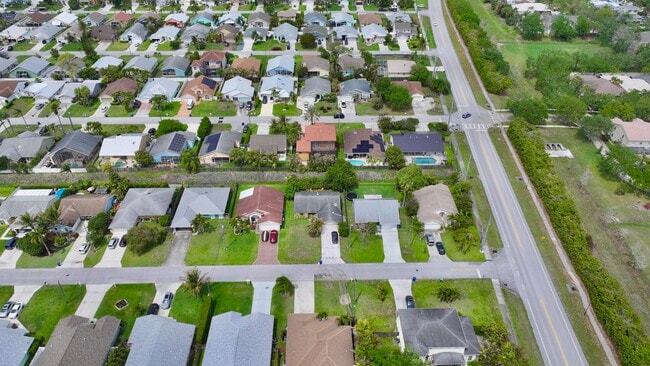 Building Photo - 6048 Garrett St