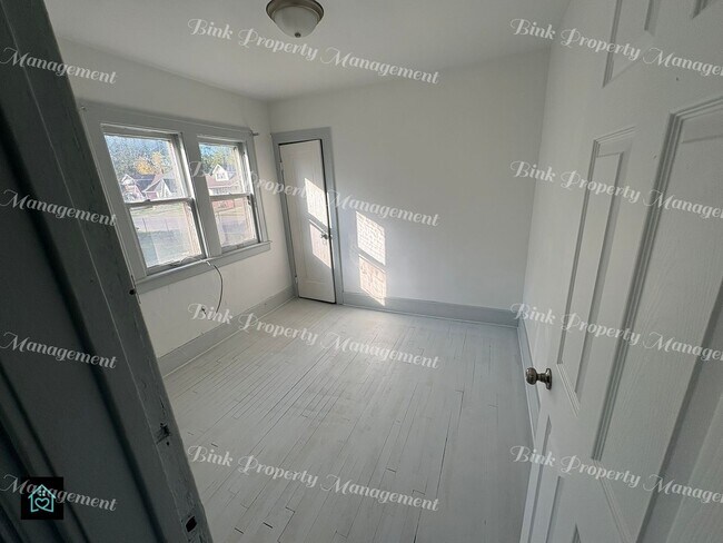 Building Photo - 17390 Waltham St