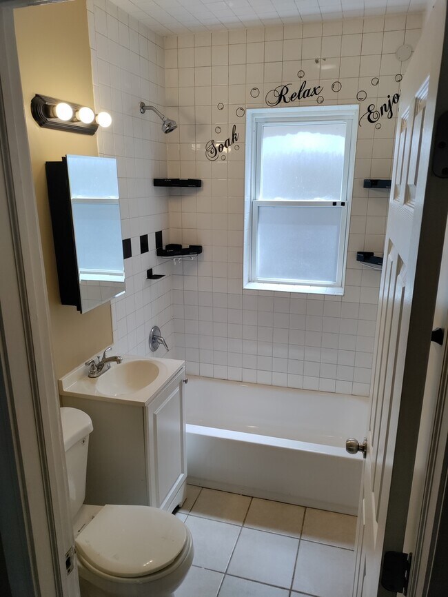 Building Photo - 7645 S Throop St