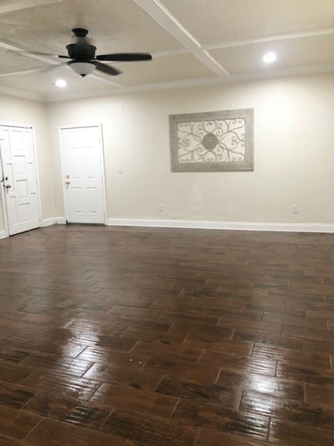 Building Photo - Rejuvenated Southwest Ocala Home - REDUCED