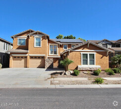 Building Photo - 3838 E Parkview Dr