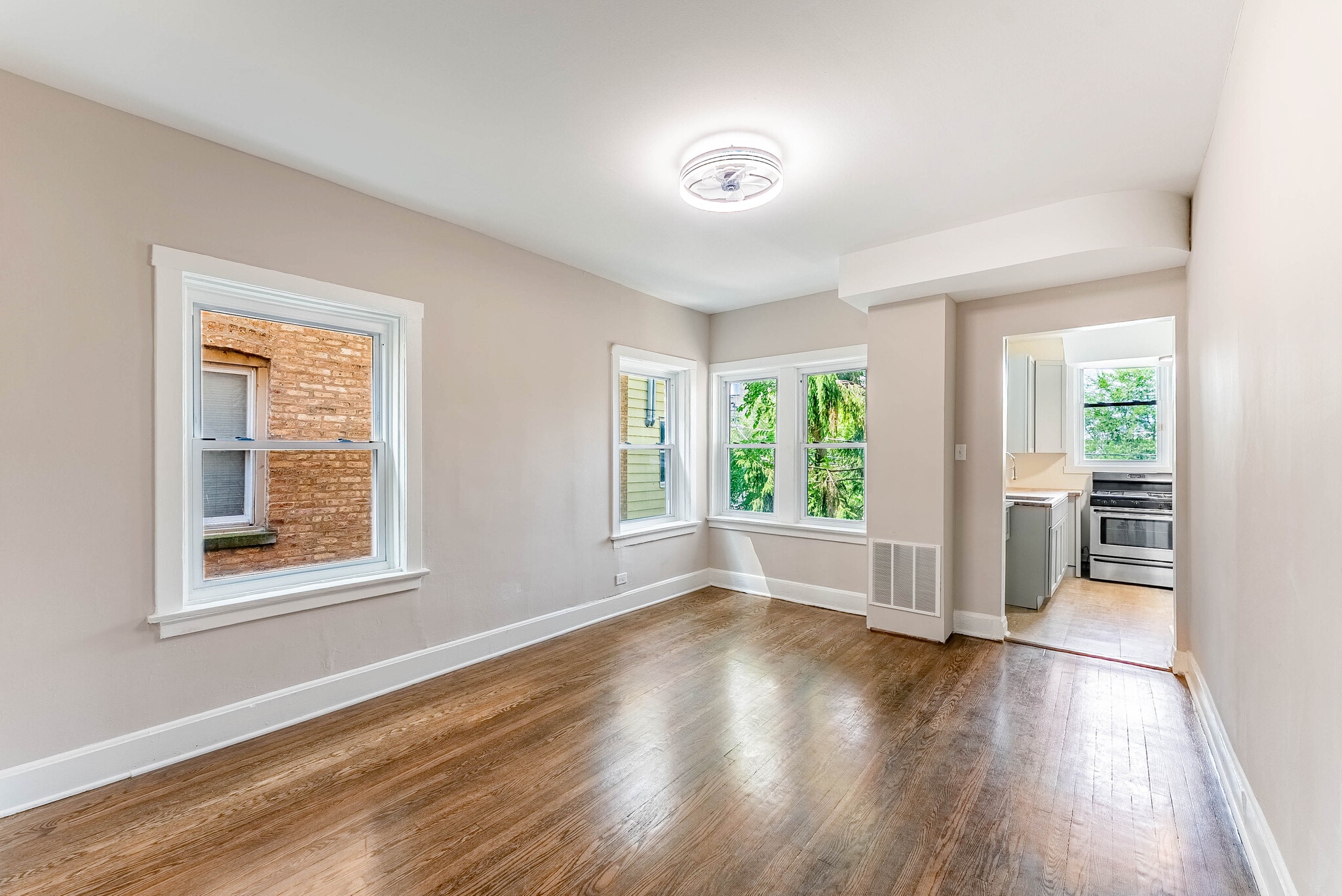 Building Photo - 7630 N Marshfield Ave