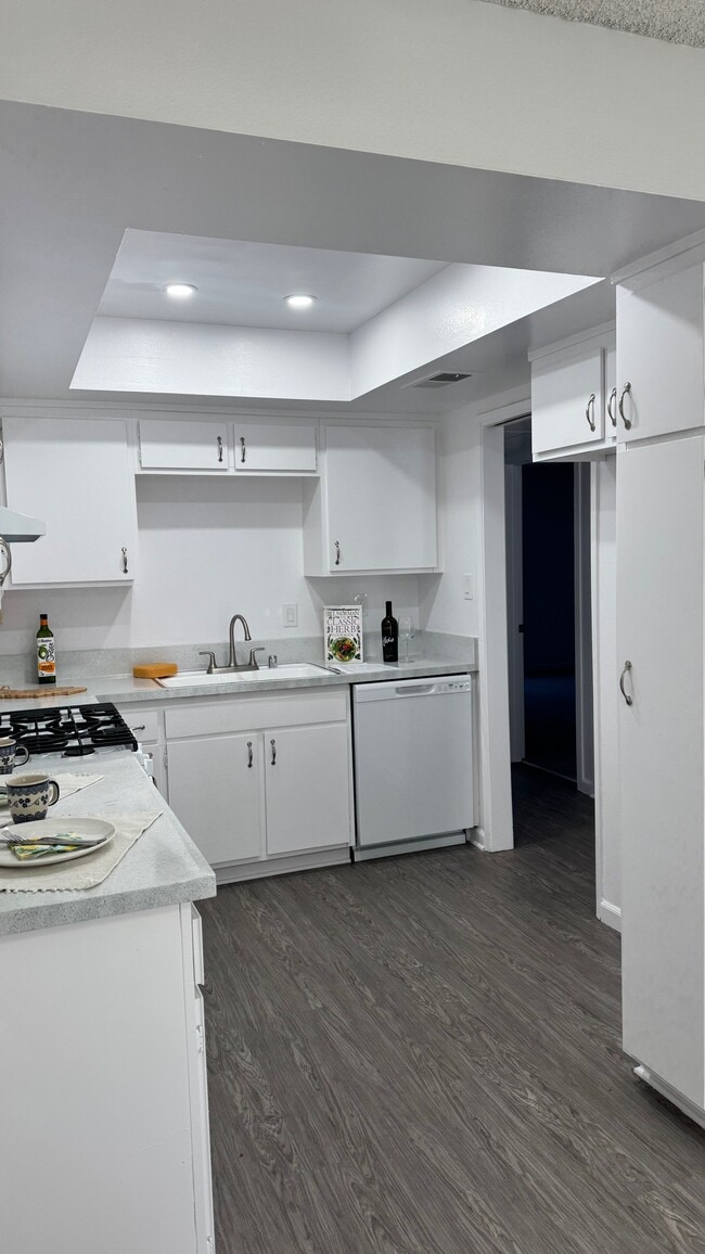 Building Photo - La Corona Apartments