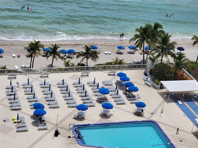 Building Photo - 2030 S Ocean Dr