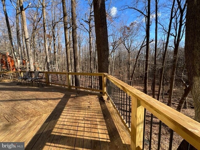 Building Photo - Beautiful 3bd 3bth contemporary A-framed home in the prestigious Eagle's Nest community.