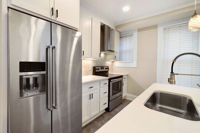 Building Photo - 916-918-918 Harrison Ave