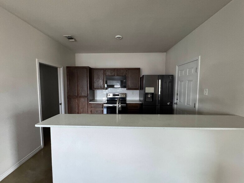 Building Photo - 108 Lowes Blvd