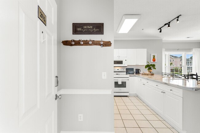 Building Photo - 4877 Dahlia Ct