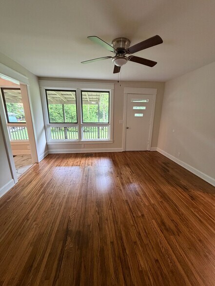 Building Photo - 1023 Deerfoot Dr