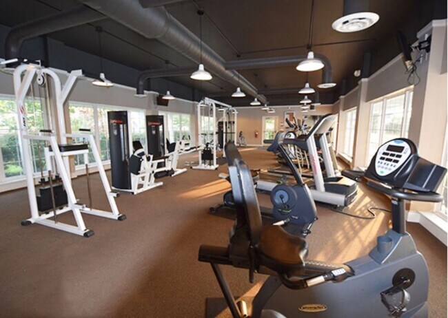 Building Photo - 3 Bed Updated Condo