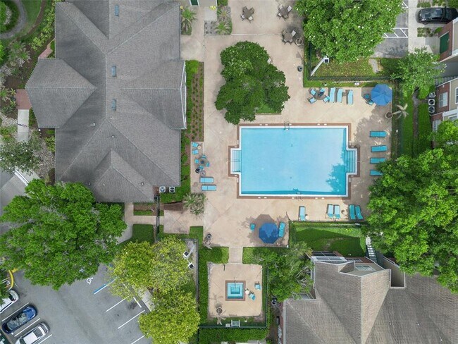 Building Photo - 13015 Plantation Park Cir