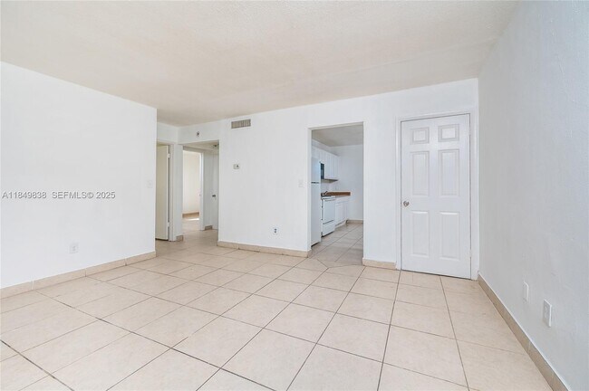 Building Photo - 520 SW Krome Terrace