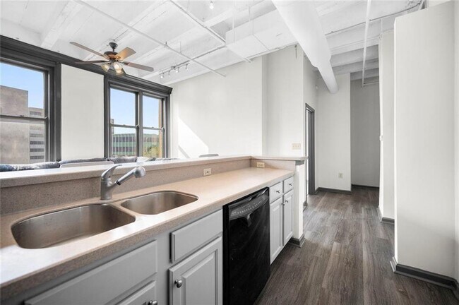 Building Photo - 32 Peachtree St NW