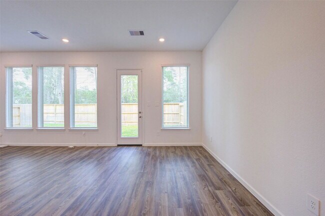 Building Photo - 609 Royal Arch Dr