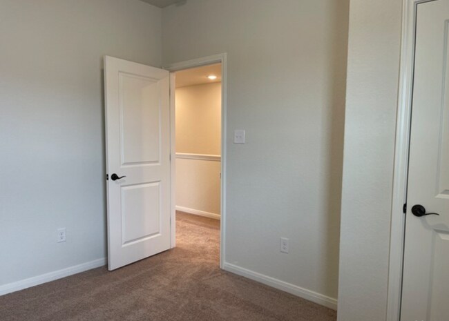 Building Photo - 2206 Sandlewood Cv
