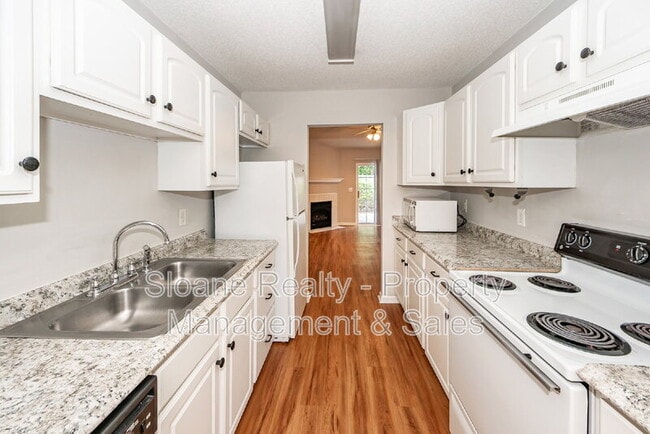 Building Photo - 1343 Pinnacle Ln
