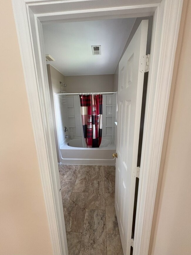 Building Photo - Centrally located Townhouse in Charlotte