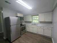 Building Photo - 405 Red Oak Dr