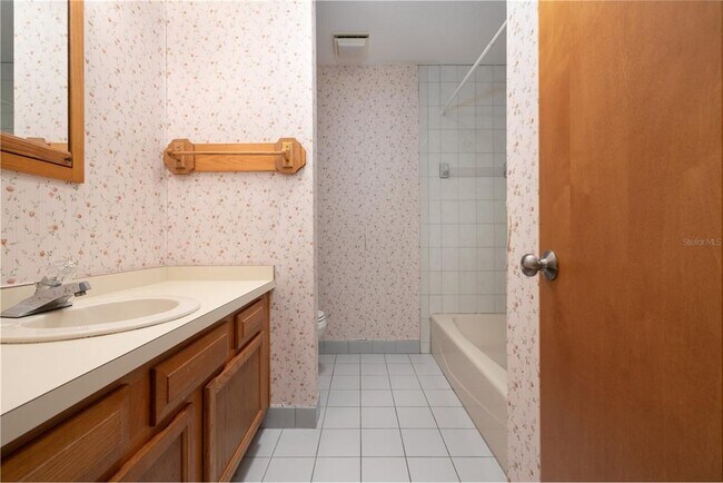 Building Photo - 2263 Deerwood Dr