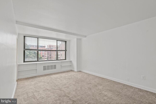 Building Photo - 1121 Arlington Blvd