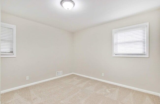 Building Photo - 4596 Sahara Dr SW