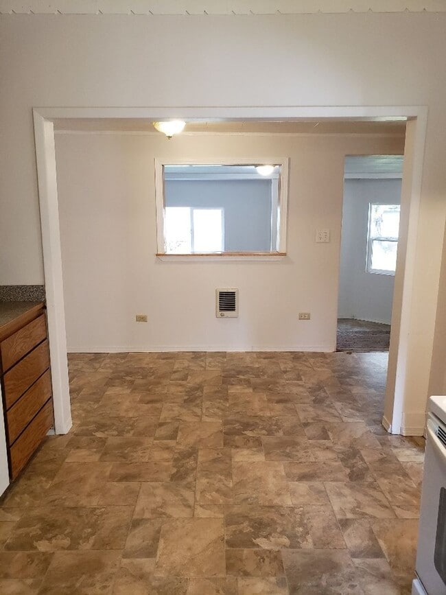 Building Photo - STATUS: AVAILABLE  | R93H | $1695