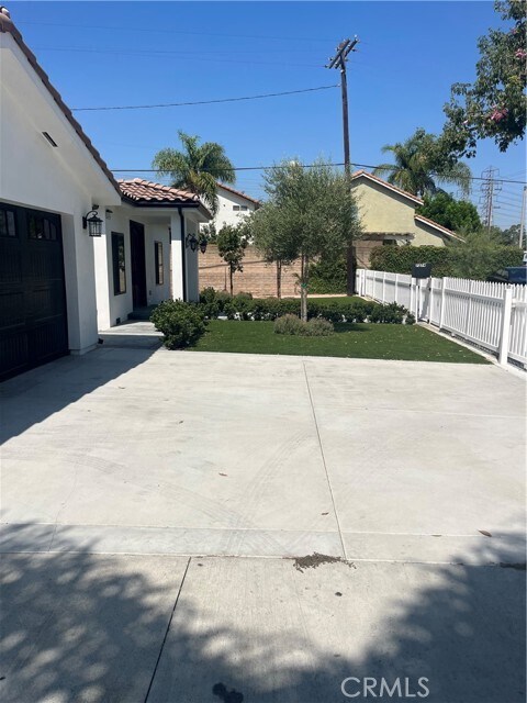 Building Photo - 7274 Century Blvd
