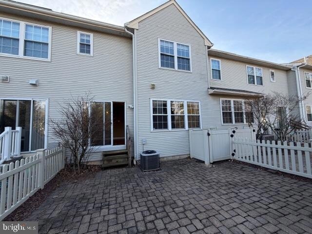 Building Photo - 28 Stanwyck Ct