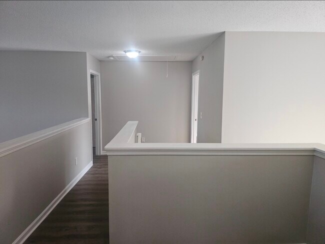 Building Photo - 670 Burtons Cove