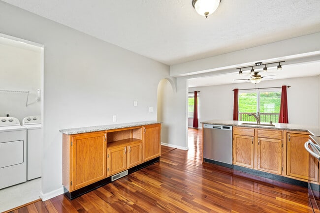 Building Photo - 2711 Canterbury Dr
