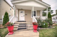 Building Photo - 525 Eaton St