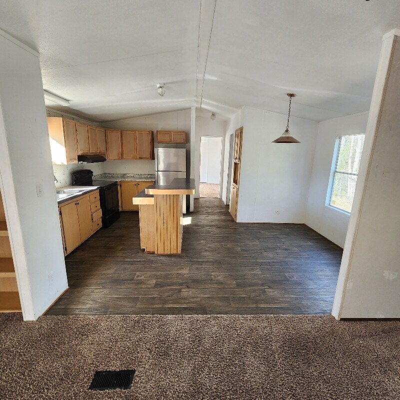 Building Photo - 15275 Country W Dr