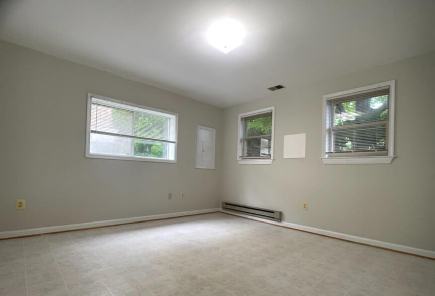 Building Photo - 8729 36th Ave