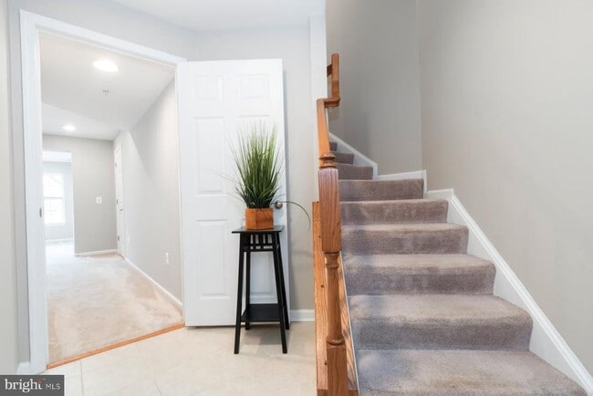 Building Photo - 7254 Mockingbird Cir