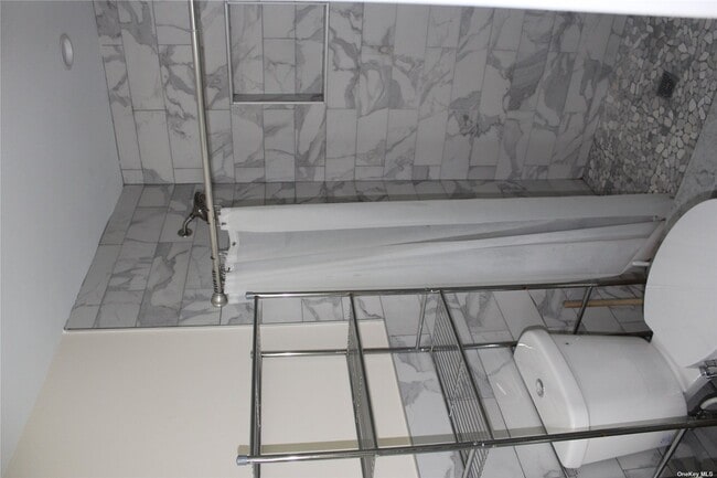 Building Photo - 9 Sinclair St