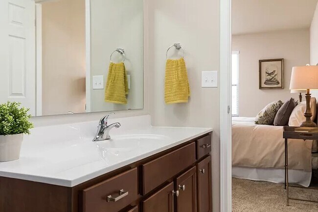 Building Photo - Your Serene Retreat in Kentwood